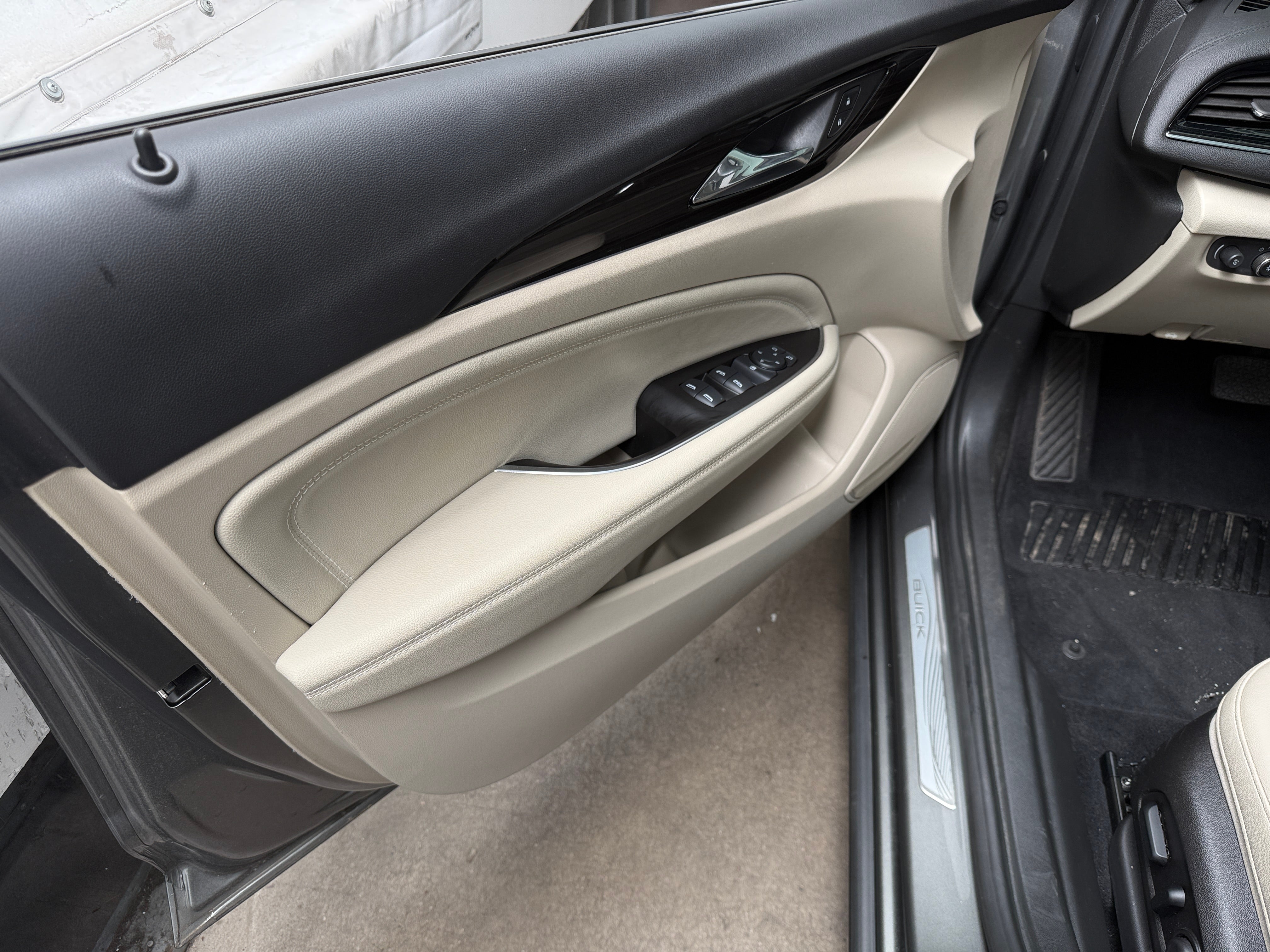 buick regal sportback 2019 W04GR6SX5K1010533 image buick regal sportback 2019 W04GR6SX5K1010533 image